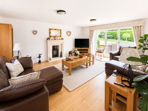 Sitting Room- click for photo gallery